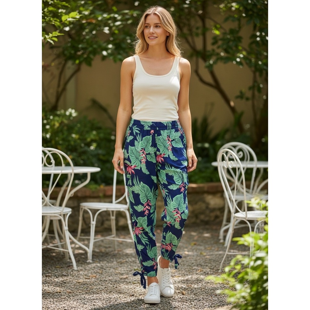 Caribbean Joe Womens 12 Tropical Floral Cargo Pants Navy Blue Tie Hem Capri Chic